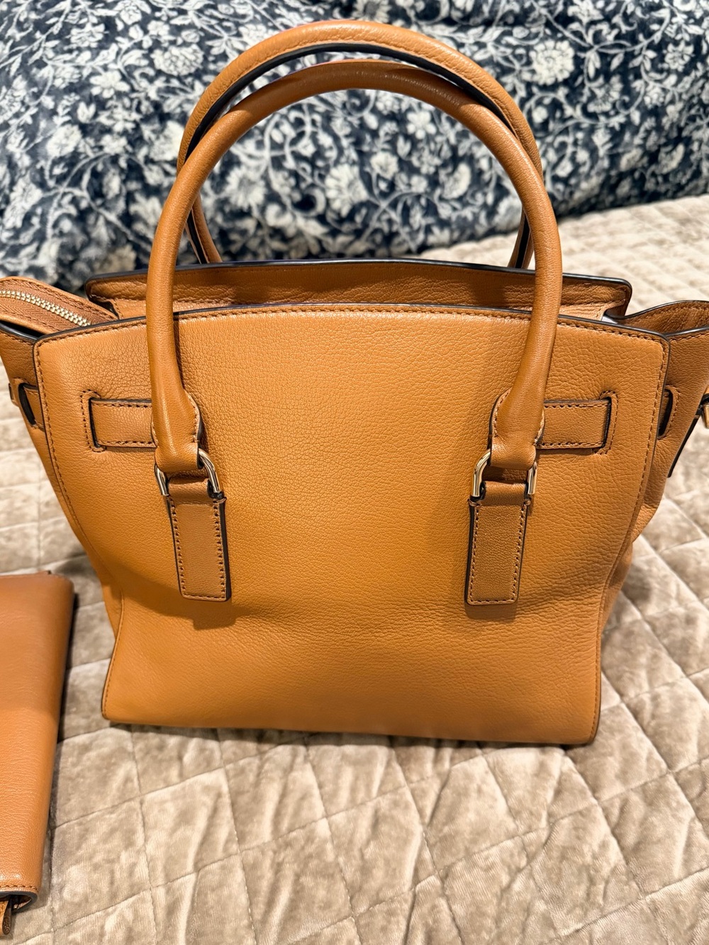 Michael Kors Tan Leather Satchel with Wallet and Detachable Strap - Picture 6 of 12